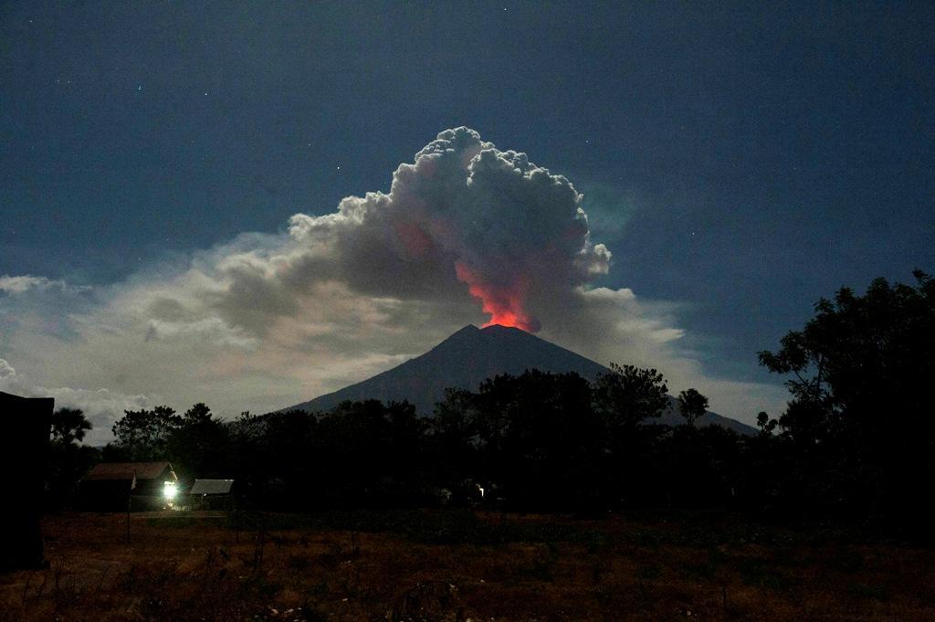 Gunung Agung Meletus