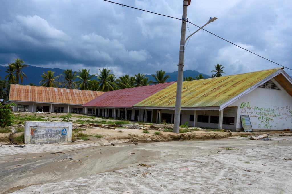 Merelokasi Warga