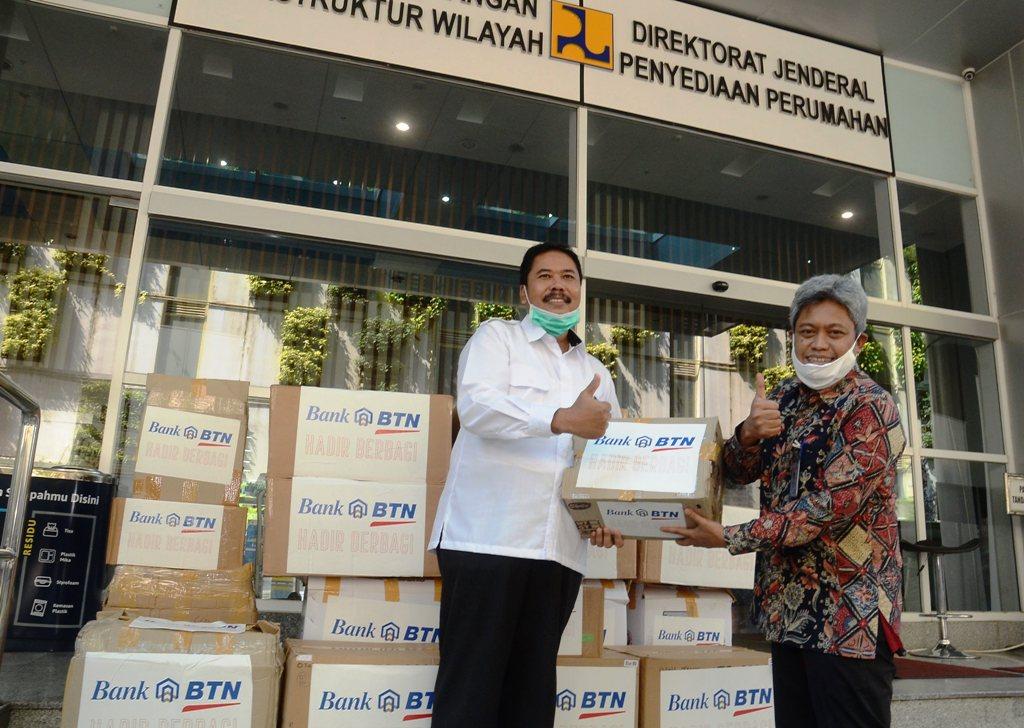 Serahkan Bantuan