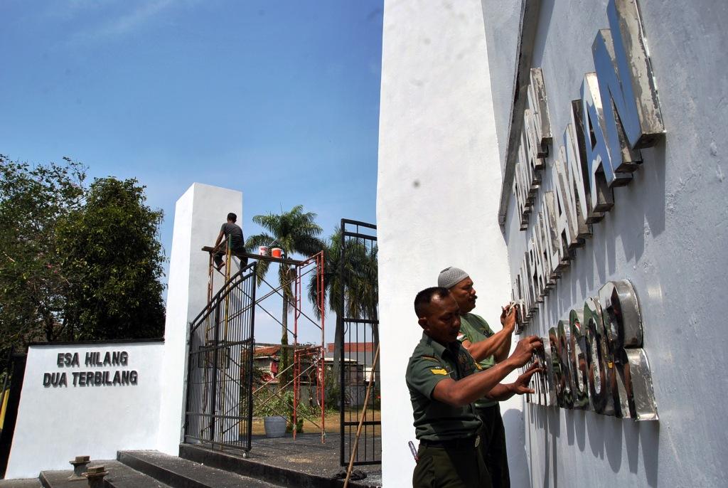 Perawatan Taman Makam Pahlawan