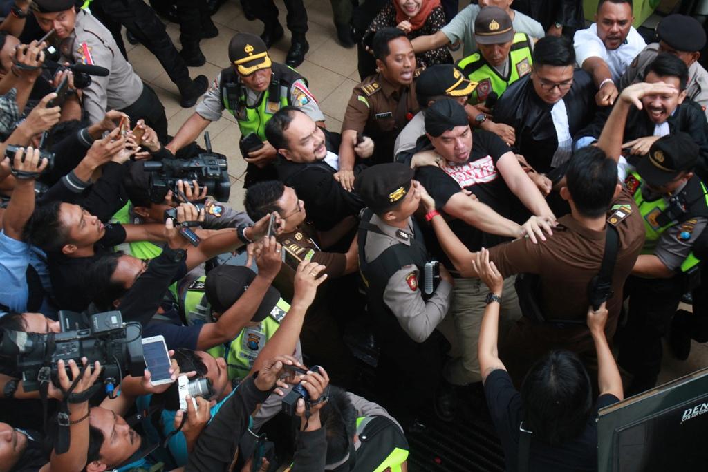 SIDANG TUNTUTAN DITUNDA