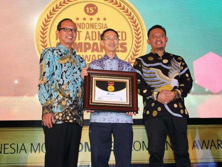 Terima Penghargaan