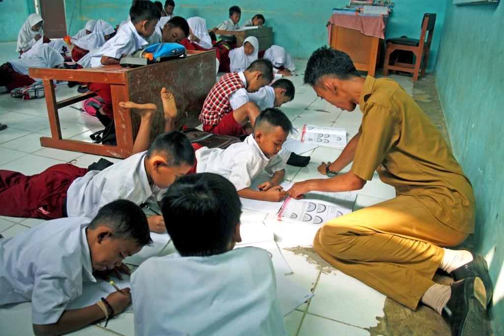 Belajar di Lantai