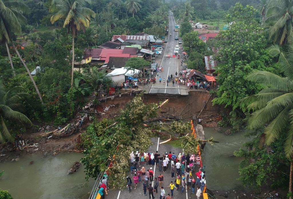 JEMBATAN ROBOH