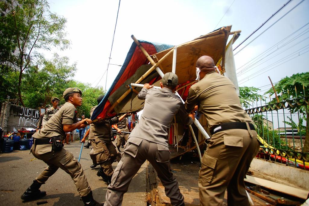Langgar Perda