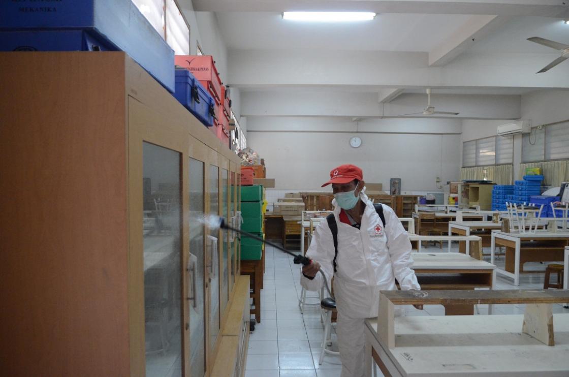 Semprotkan Disinfektan