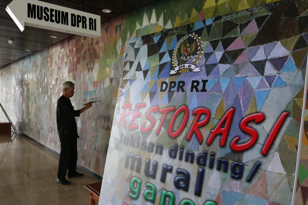 Restorasi Lukisan DPR