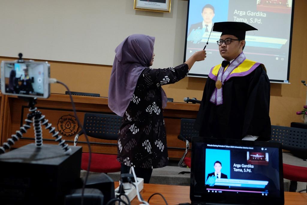 Wisuda secara Daring