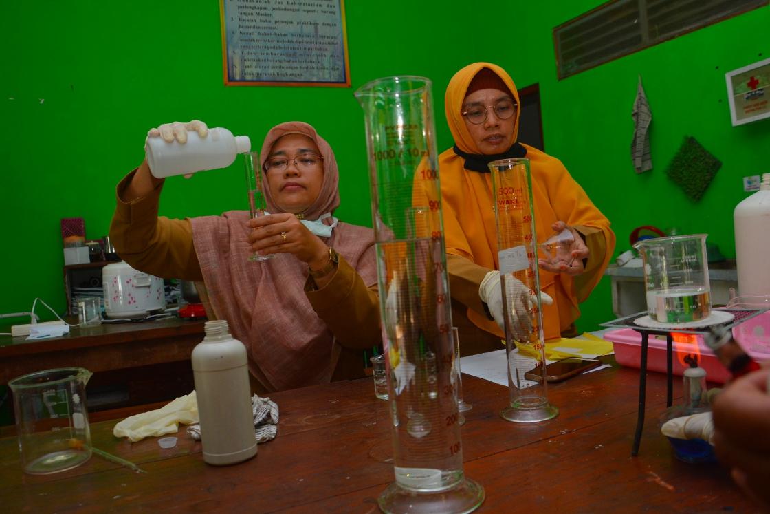 Membuat "Hand Sanitizer"