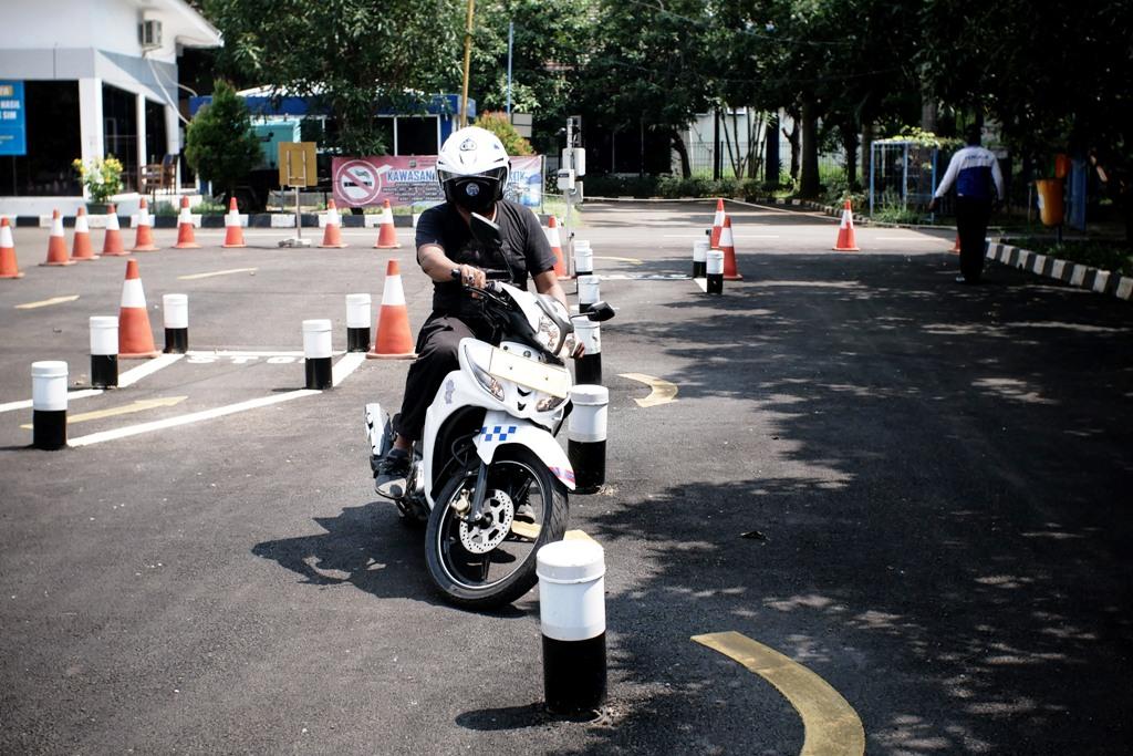 Pembuatan SIM Turun