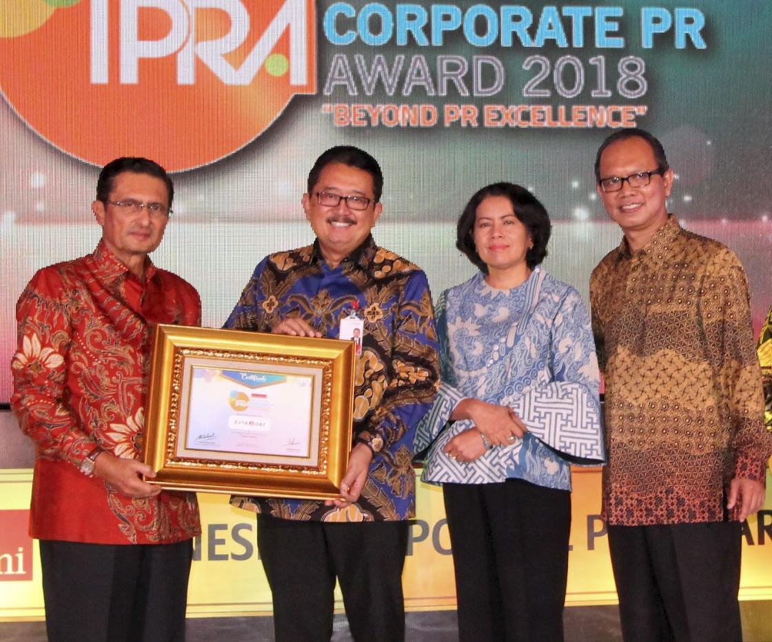 Terima Penghargaan
