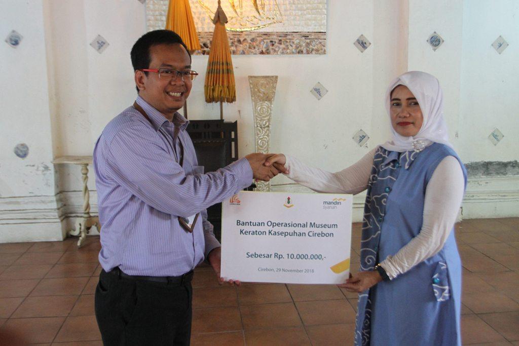 Serahkan Bantuan