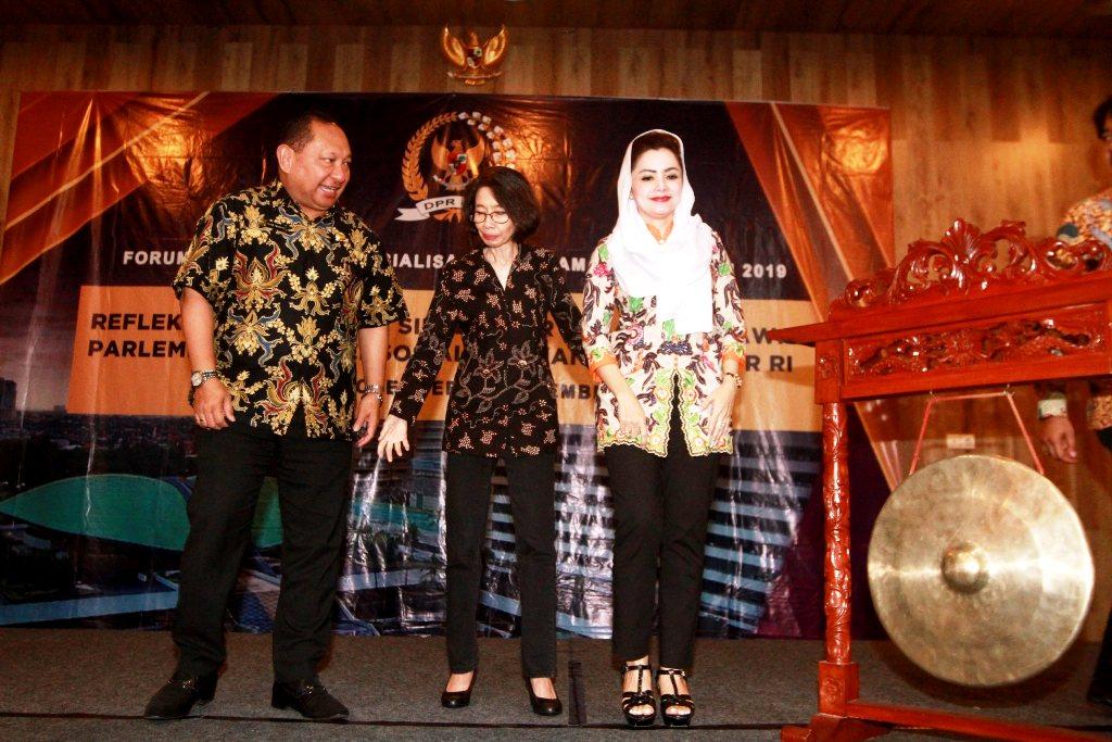 Sinergi DPR dan Wartawan