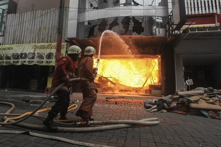 Kebakaran di Pasar Baru