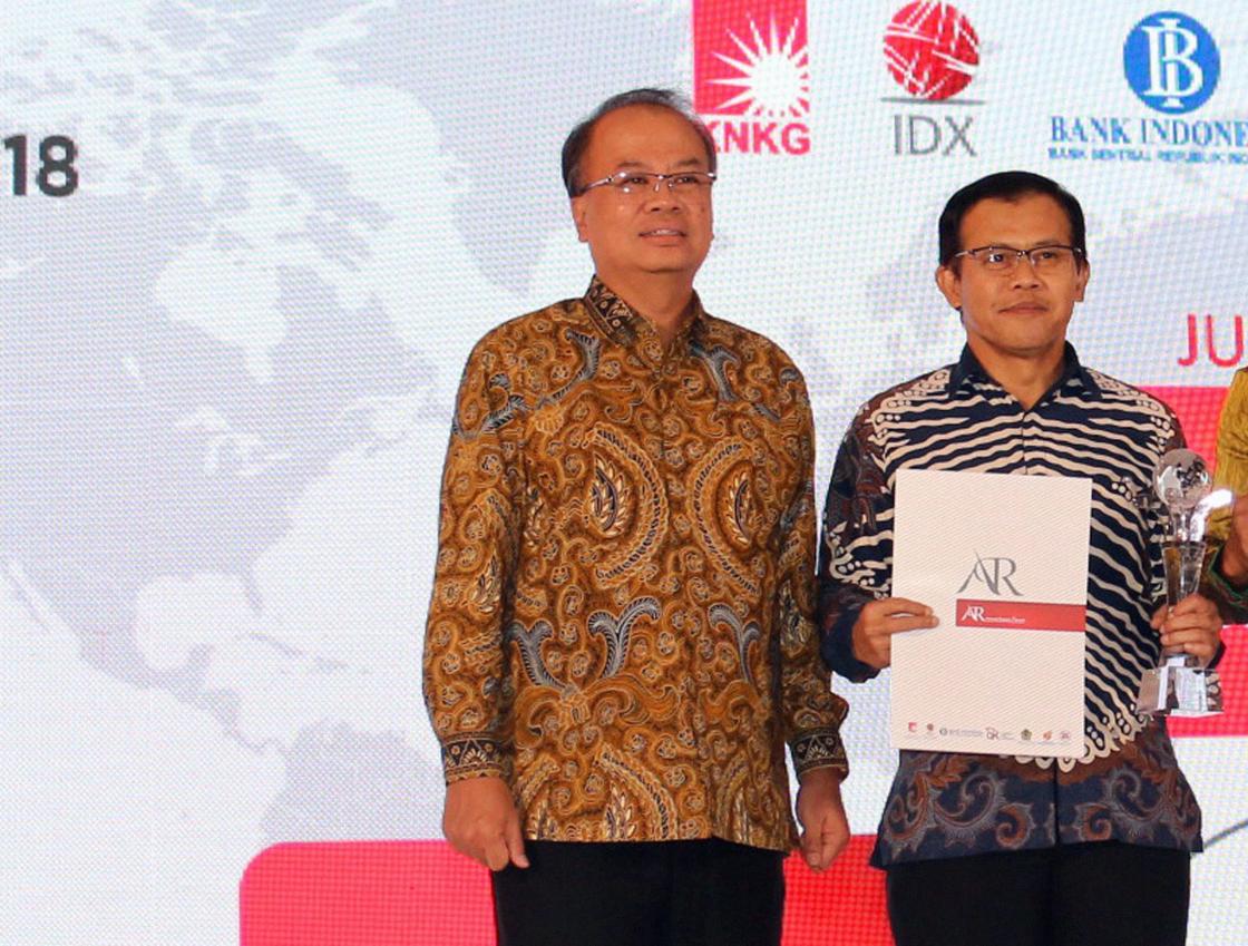 Terima Penghargaan