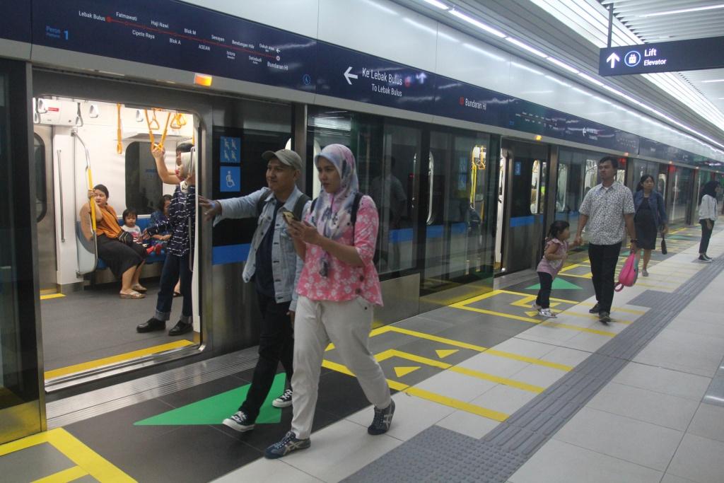 Mencoba MRT