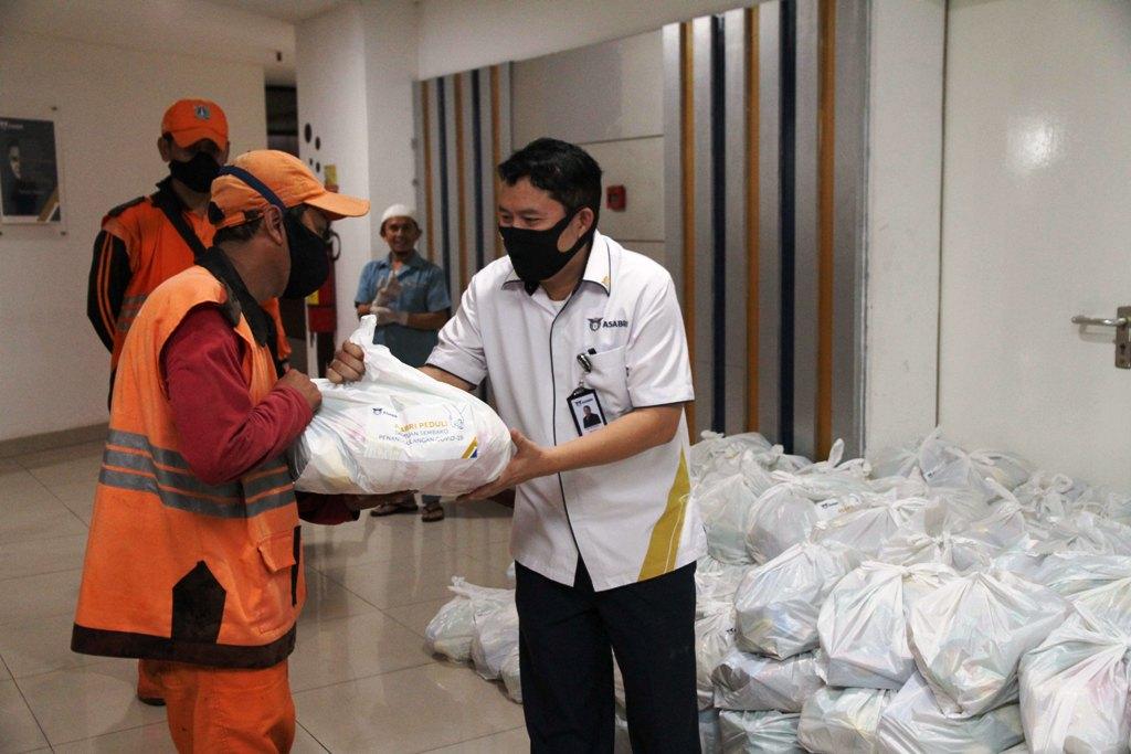 Serahkan Bantuan