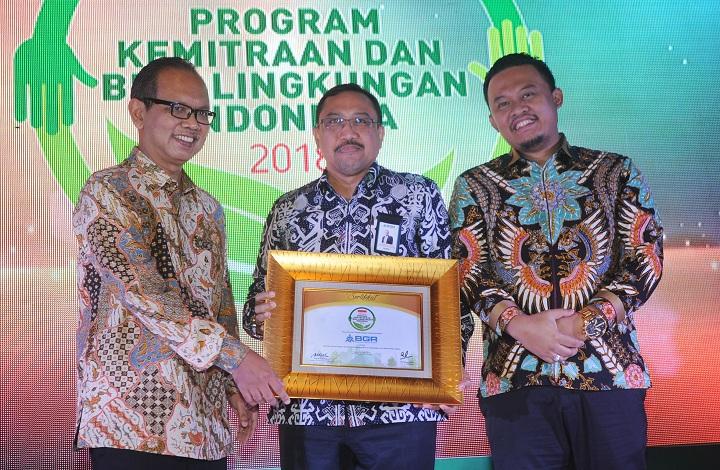 Terima Penghargaan