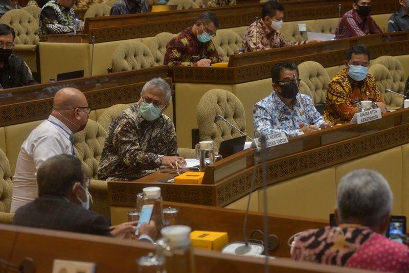 RDP dengan Komisi II DPR