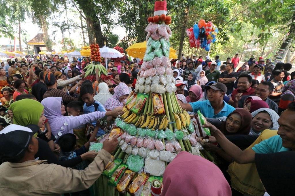 Berebut Gunungan
