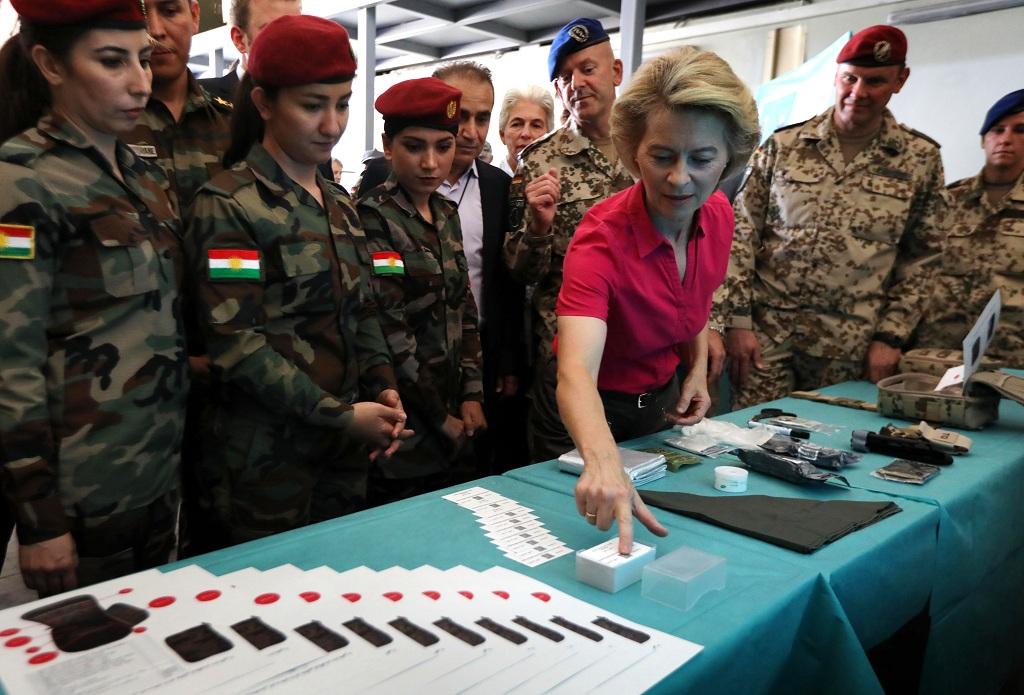 Kunjungi Kamp Militer