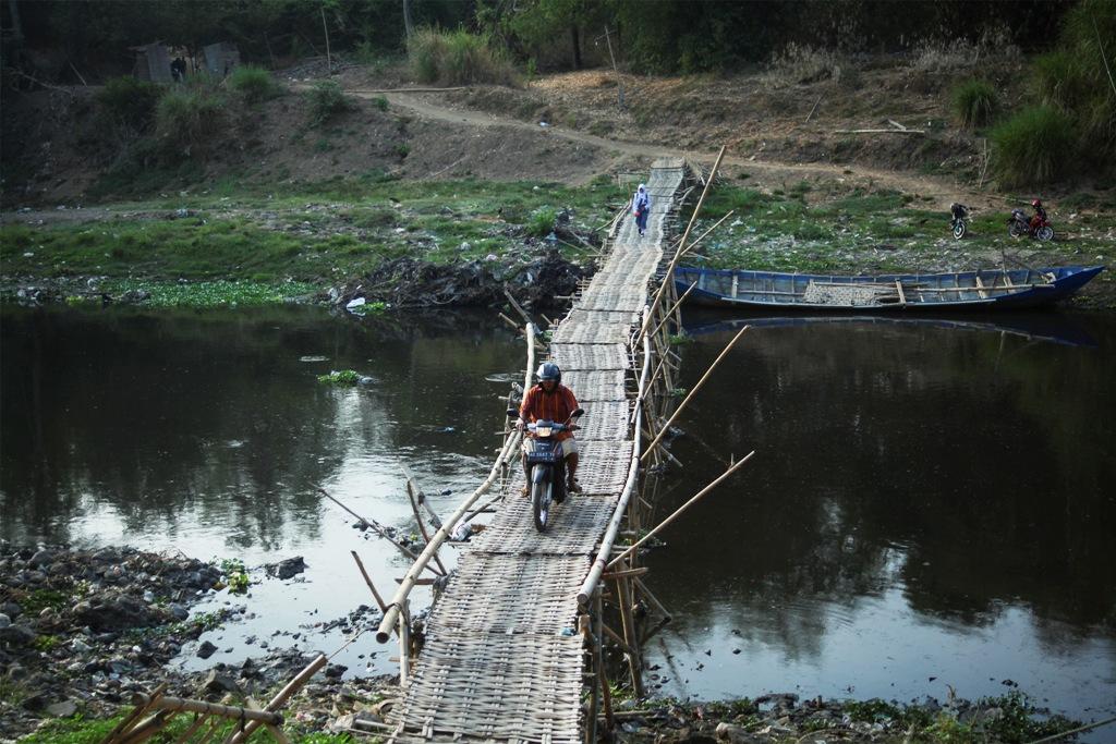 JEMBATAN BAMBU