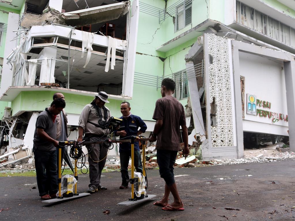 Teliti Pergerakan Tanah