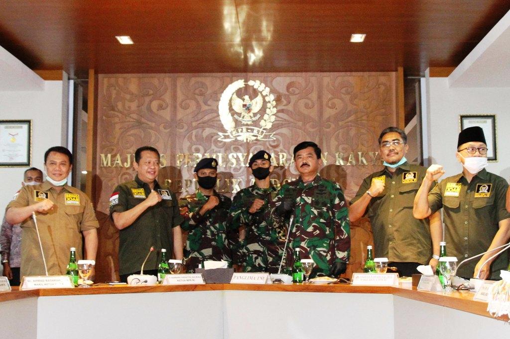 Beri Penghargaan