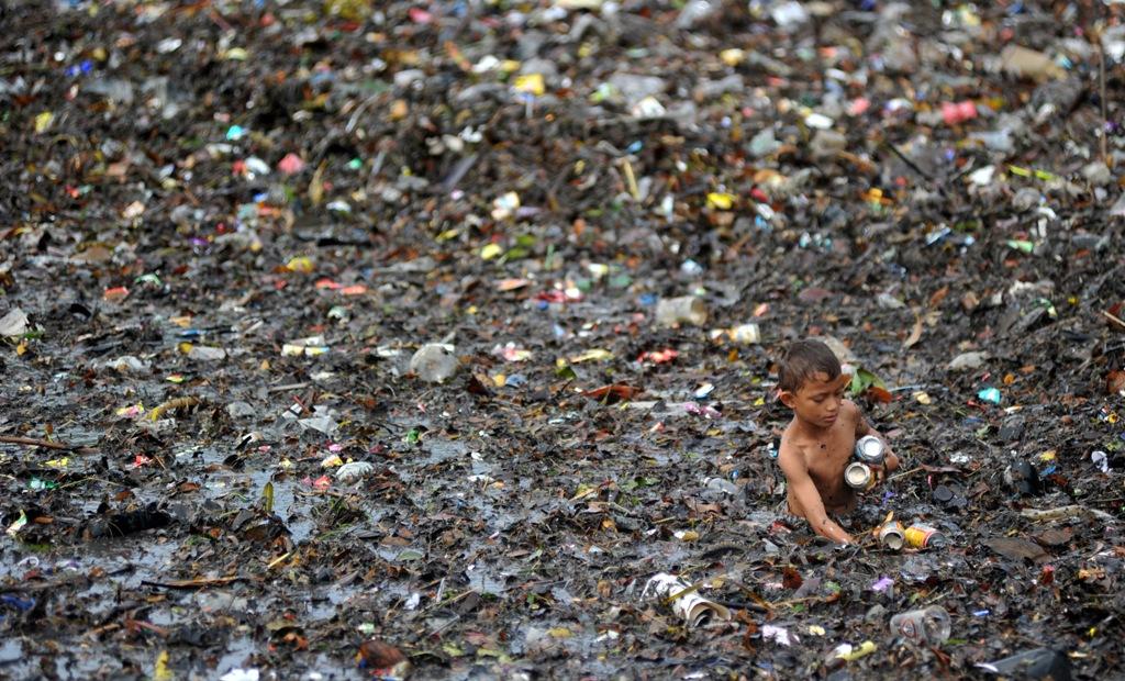SAMPAH DI PANTAI MUARO LASAK