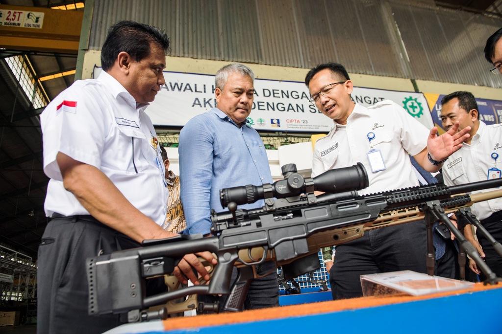 Kunjungan ke Pindad