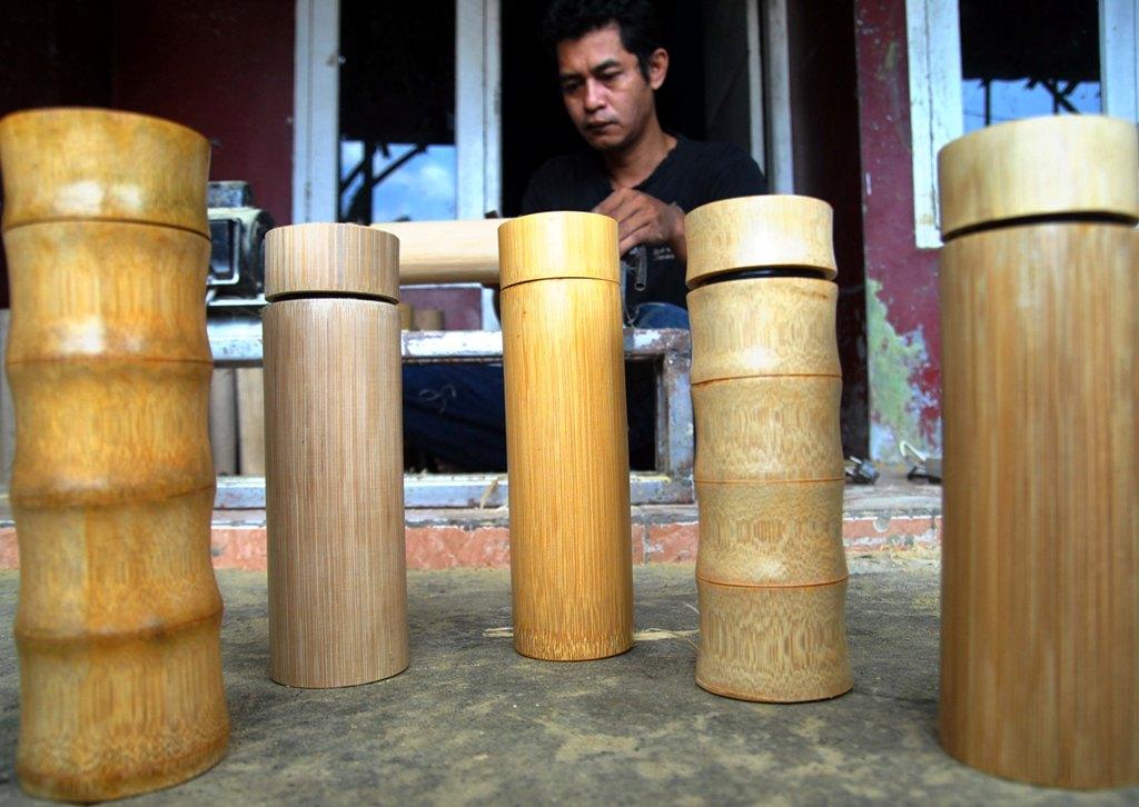 Perajin "Tumbler" Bambu