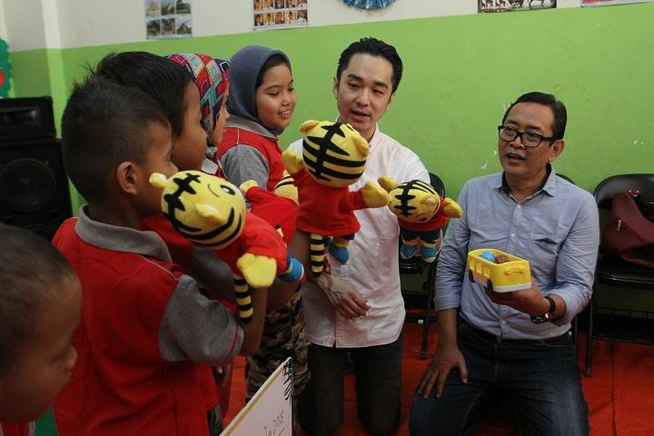 Serahkan Bantuan
