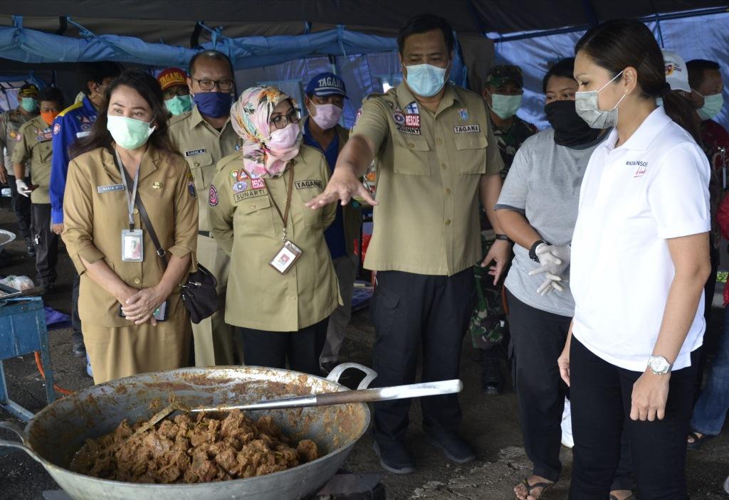 Salurkan Paket Sembako