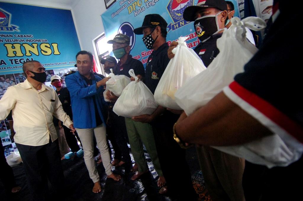 Serahkan Bantuan
