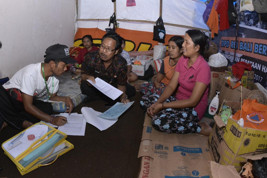 Datangi Pengungsi