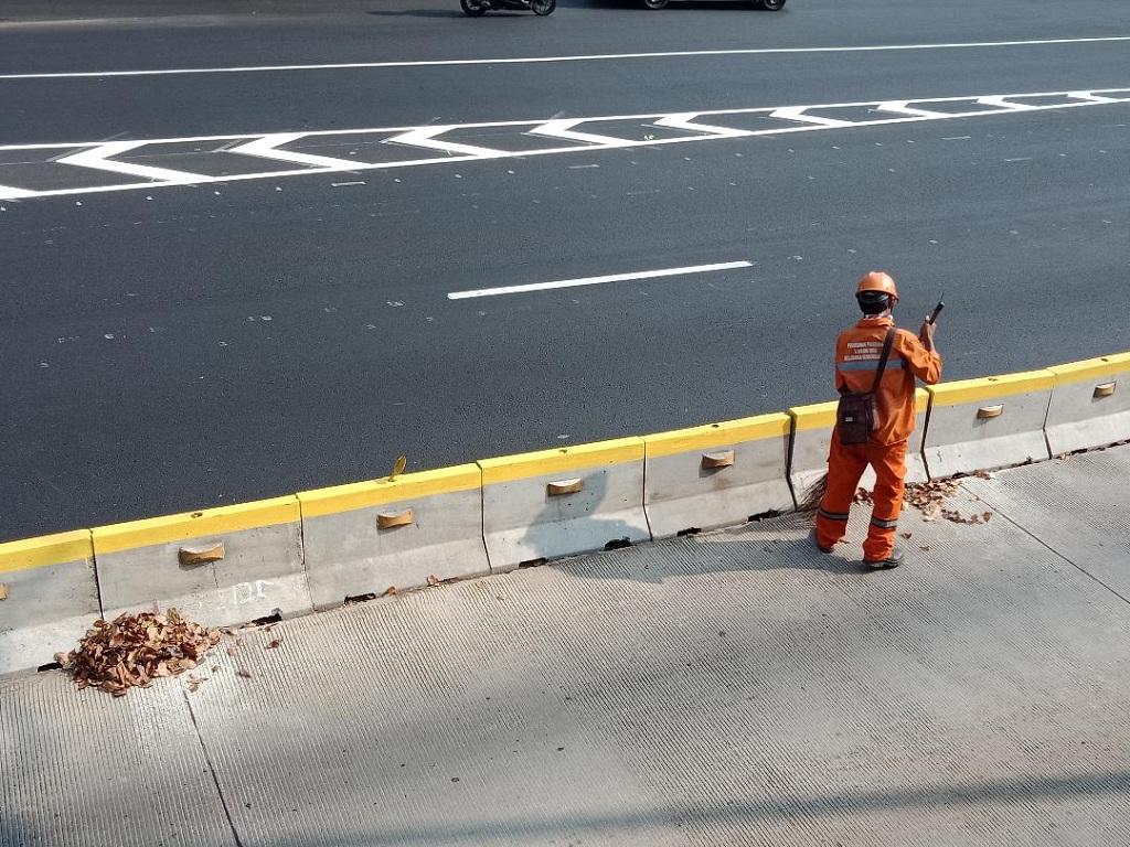 Merawat Jalan