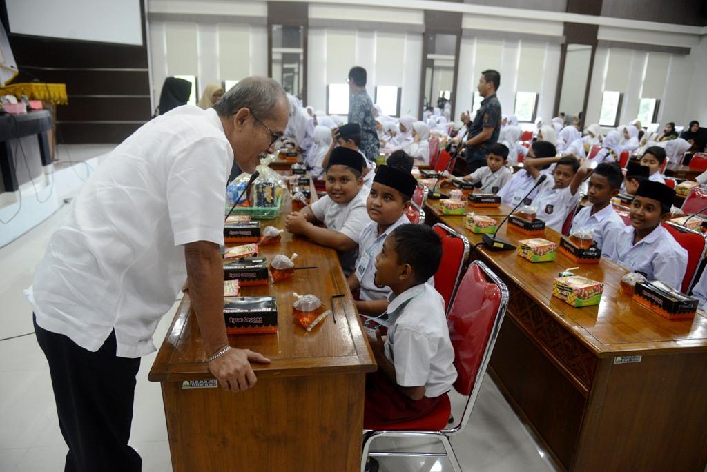 Pelajar Kunjungi DPR Aceh