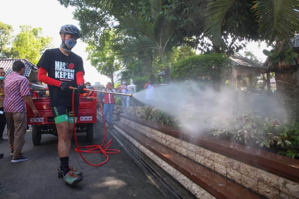 Semprotkan Disinfektan