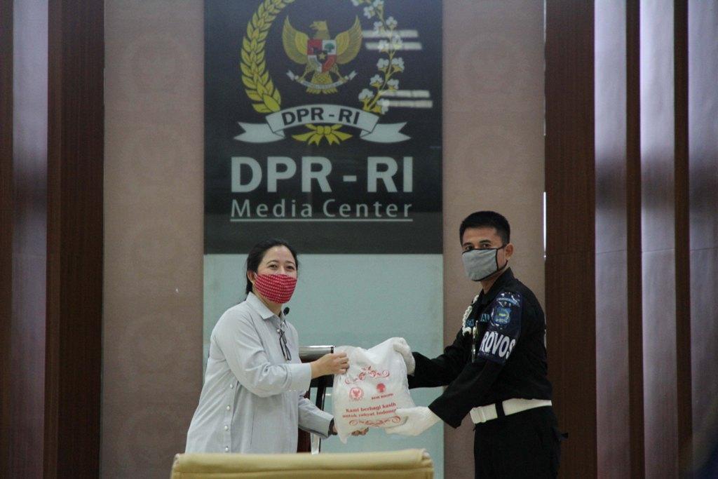 Penyerahan Paket Sembako