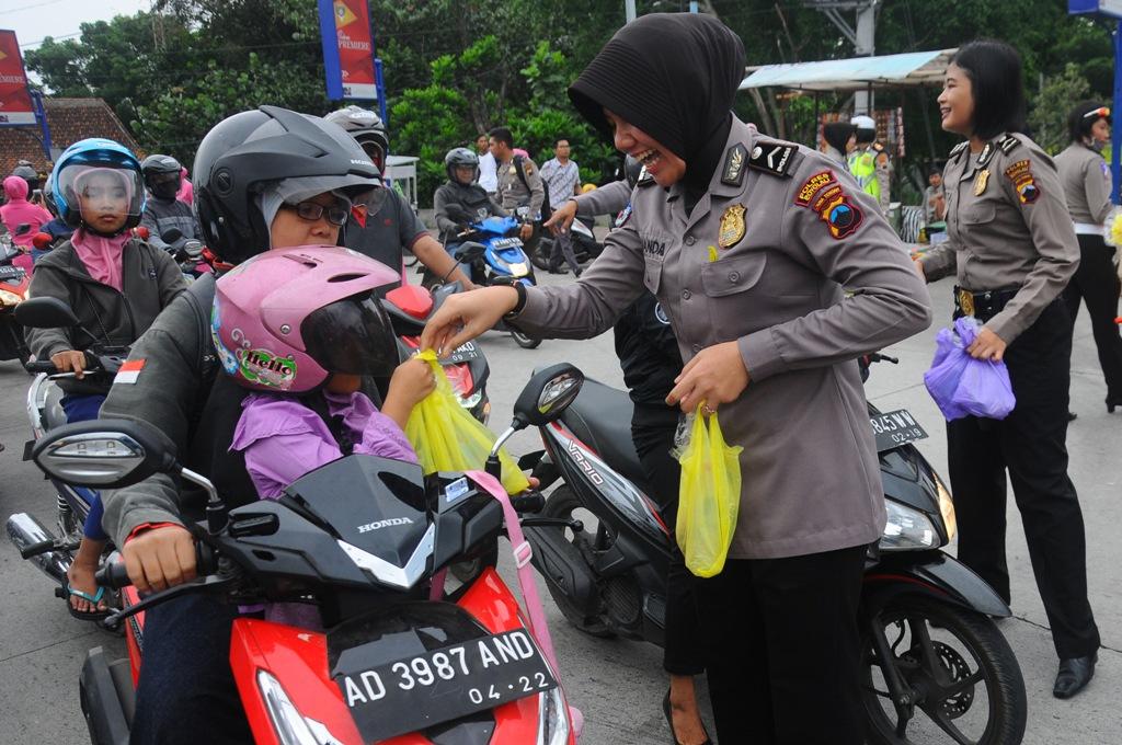 Bagikan Takjil