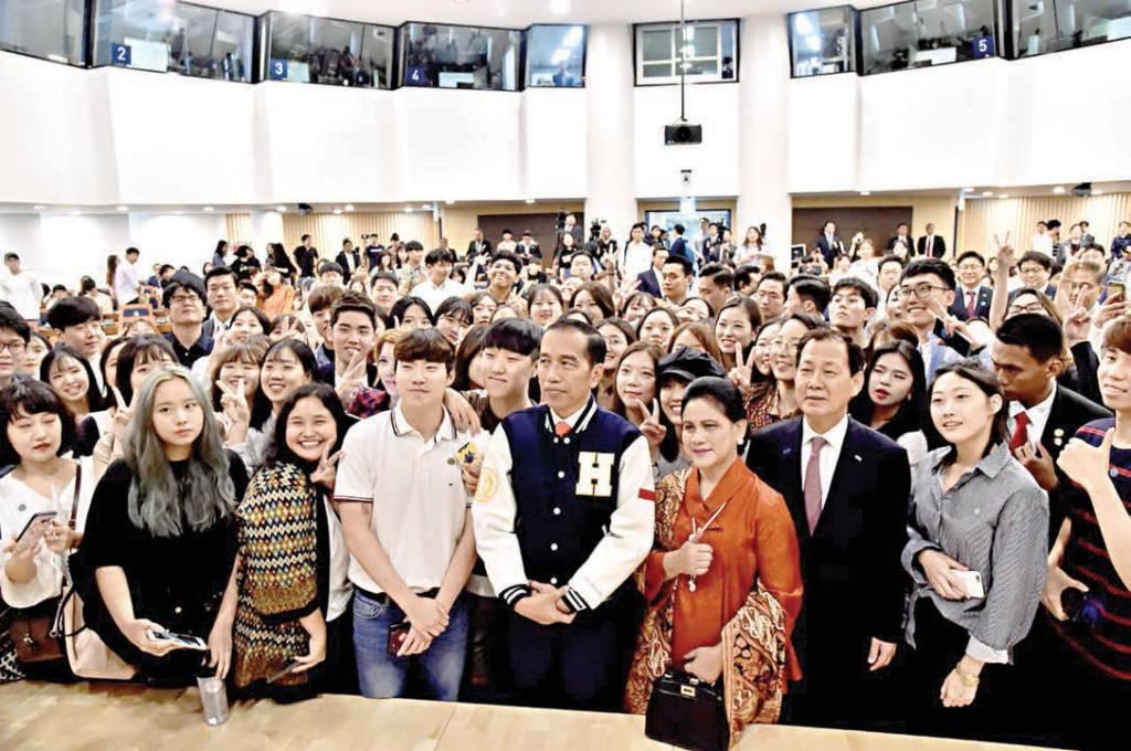 BERSAMA MAHASISWA KORSEL