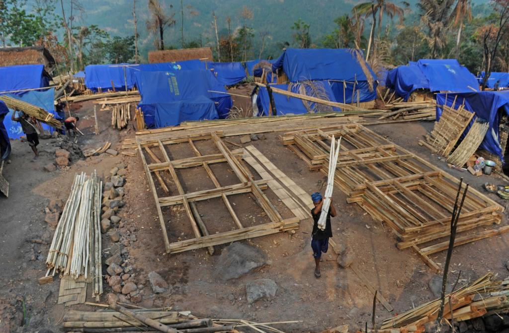 Bangun Rumah Tradisional