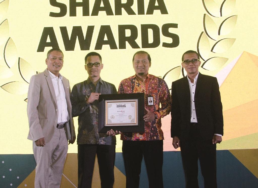 Terima Penghargaan