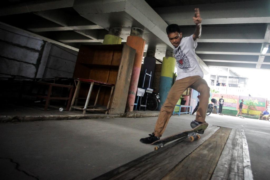 Penataan Kolong Jalan Layang