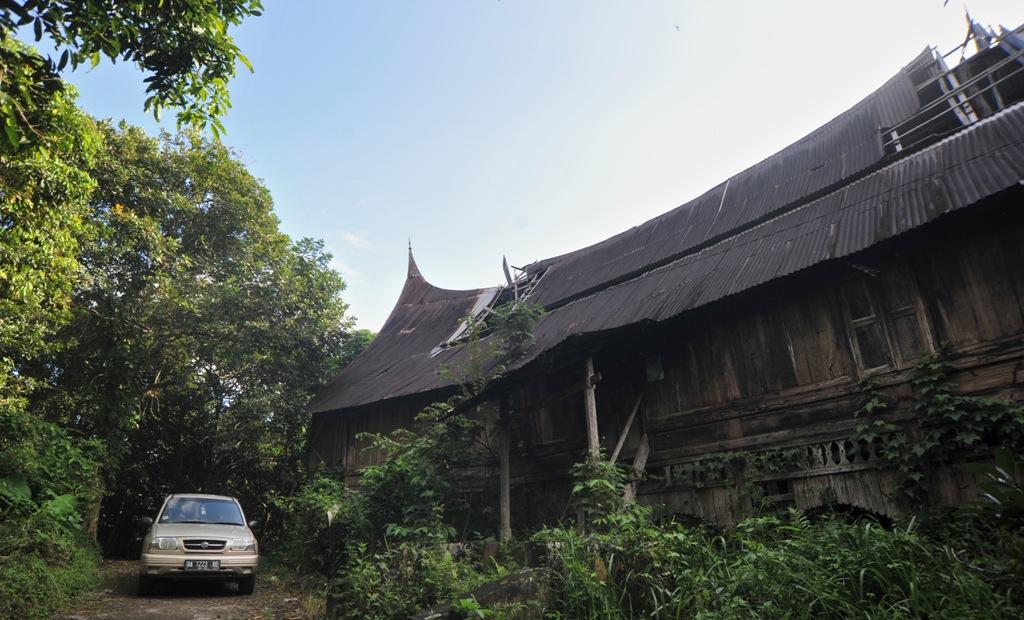 Rumah Gadang Rusak