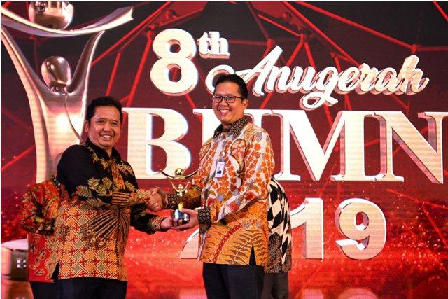 Terima Penghargaan