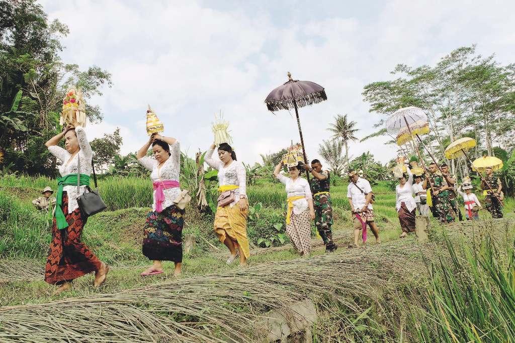 MENYAMBUT NYEPI