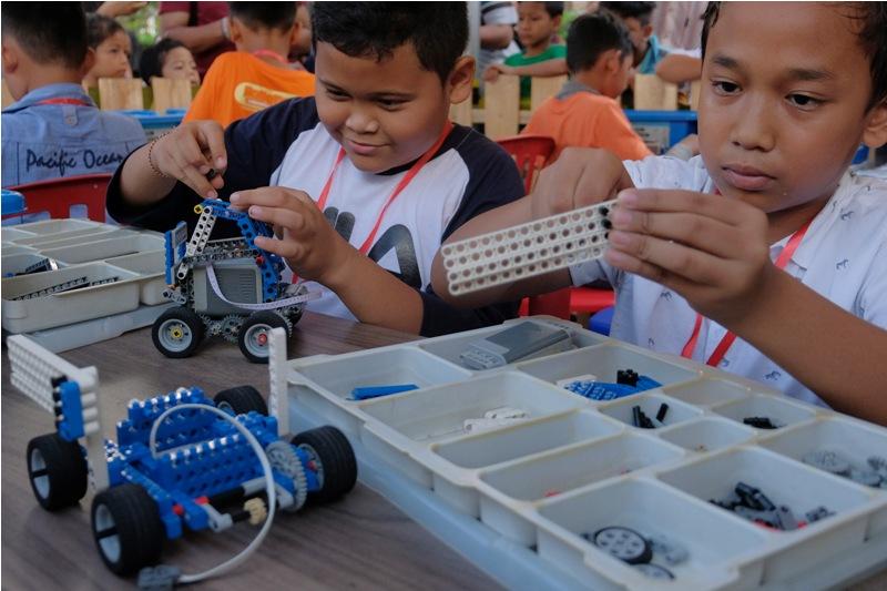 Kompetisi Merakit Robot