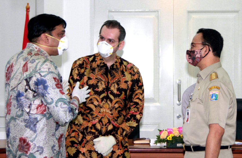 Serahkan Donasi