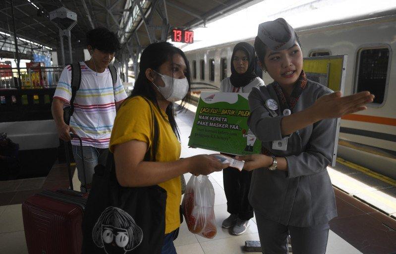 Bagikan Masker